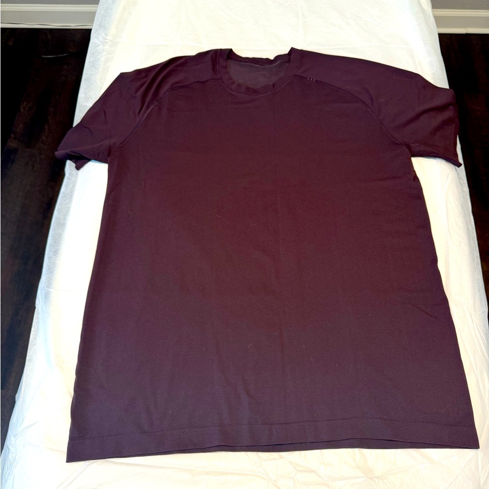 Lululemon Men’s metal vent T-shirt